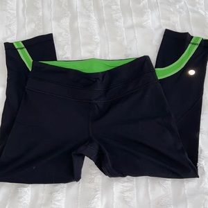 Lululemon black calf length leggings with green